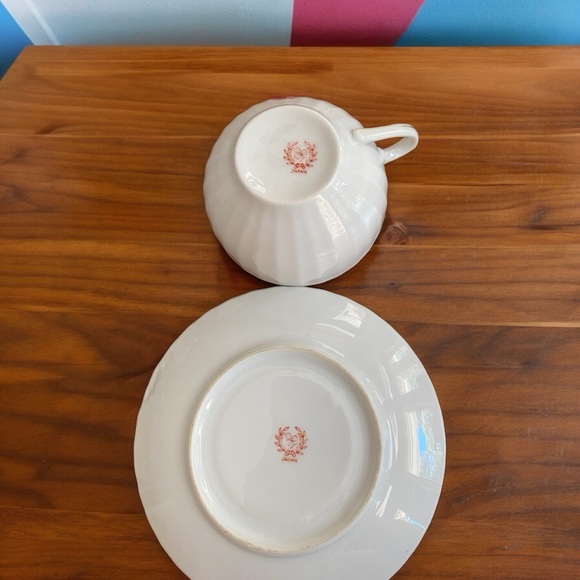 Vintage Nippon cup and saucer white with pink flowers, green leaves & gold trim. - Picture 6 of 7